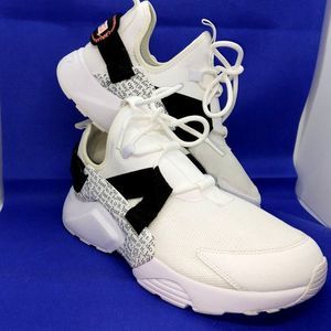 Nike Air Huarache Men's Pre-owned "Just Do It" White/Black Sneakers- sz. 11 HOT!
